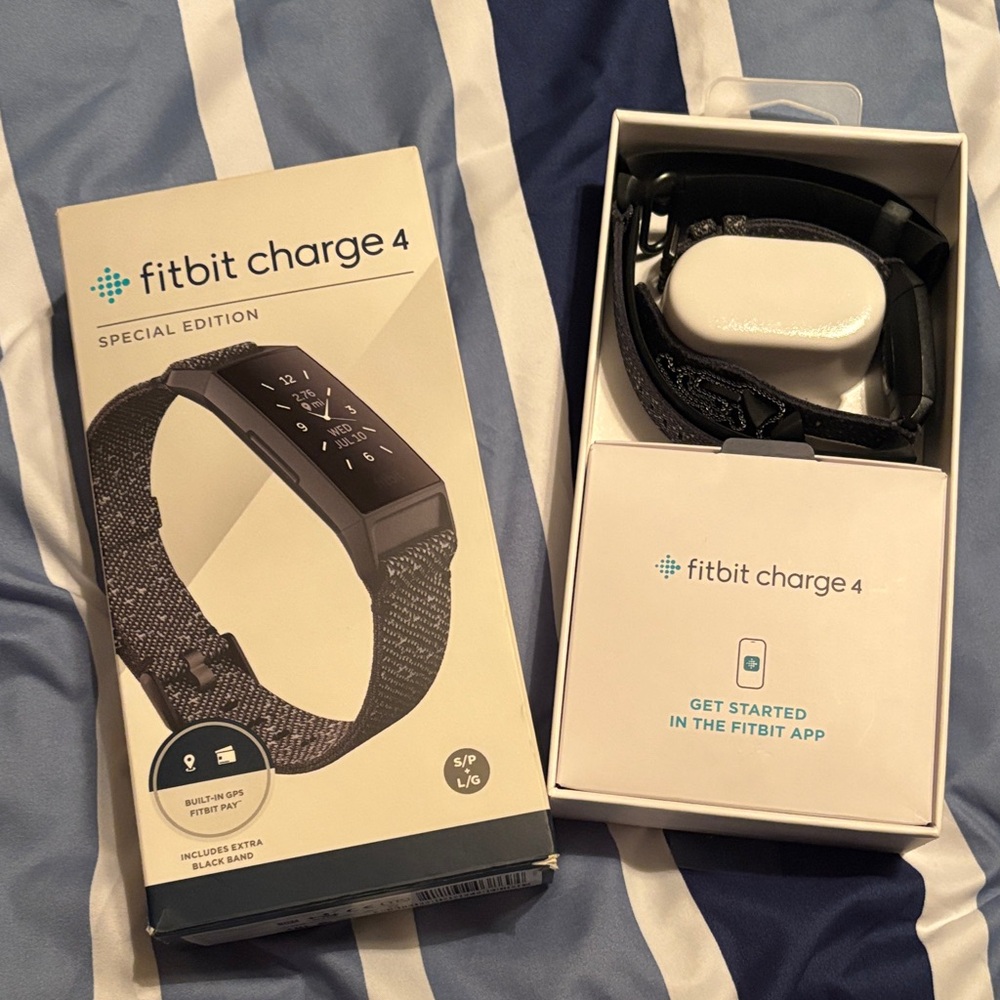 fitbit Charge 4 Special Edition - Black Woven Band